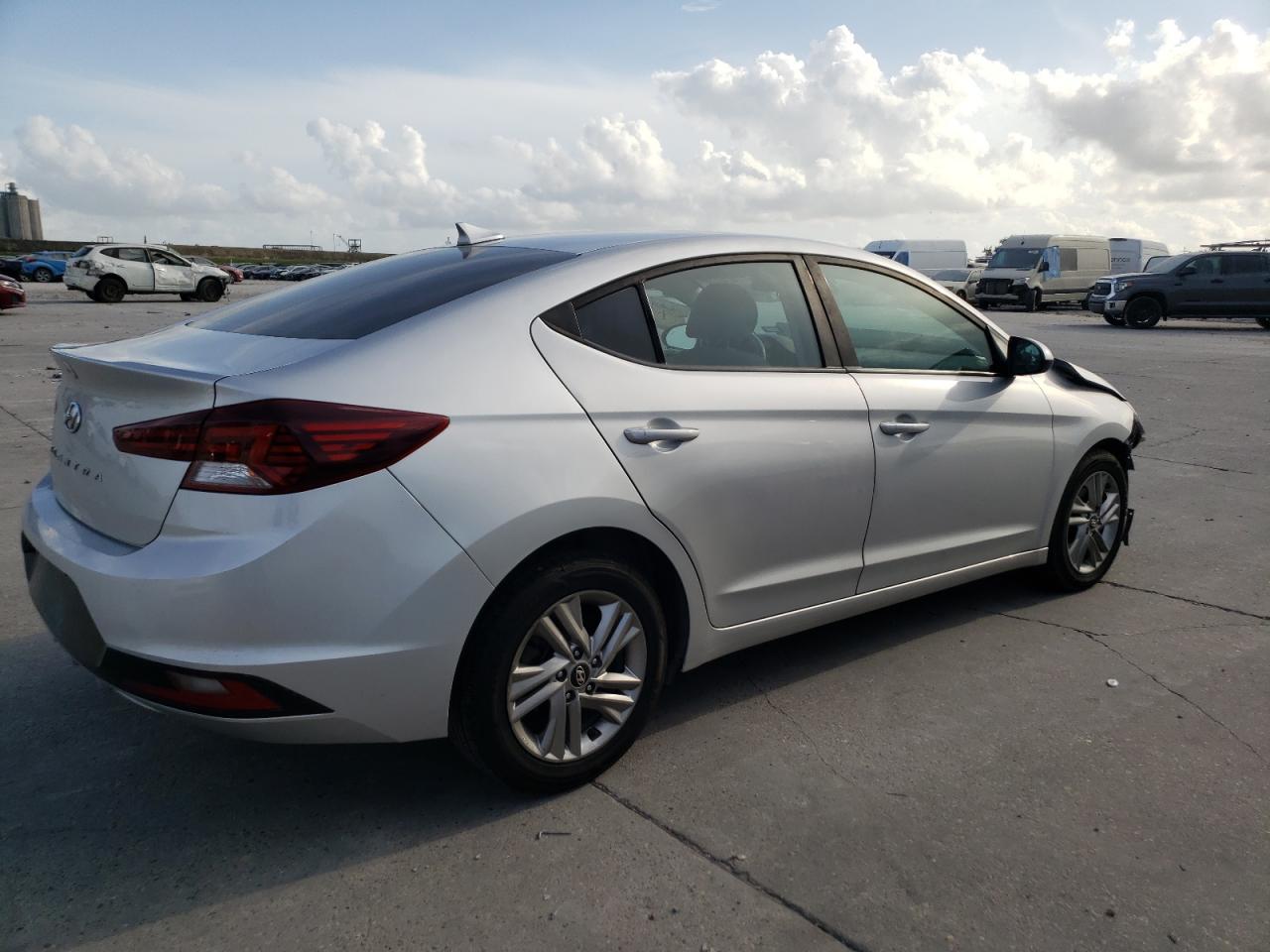 2019 Hyundai Elantra - Image 3