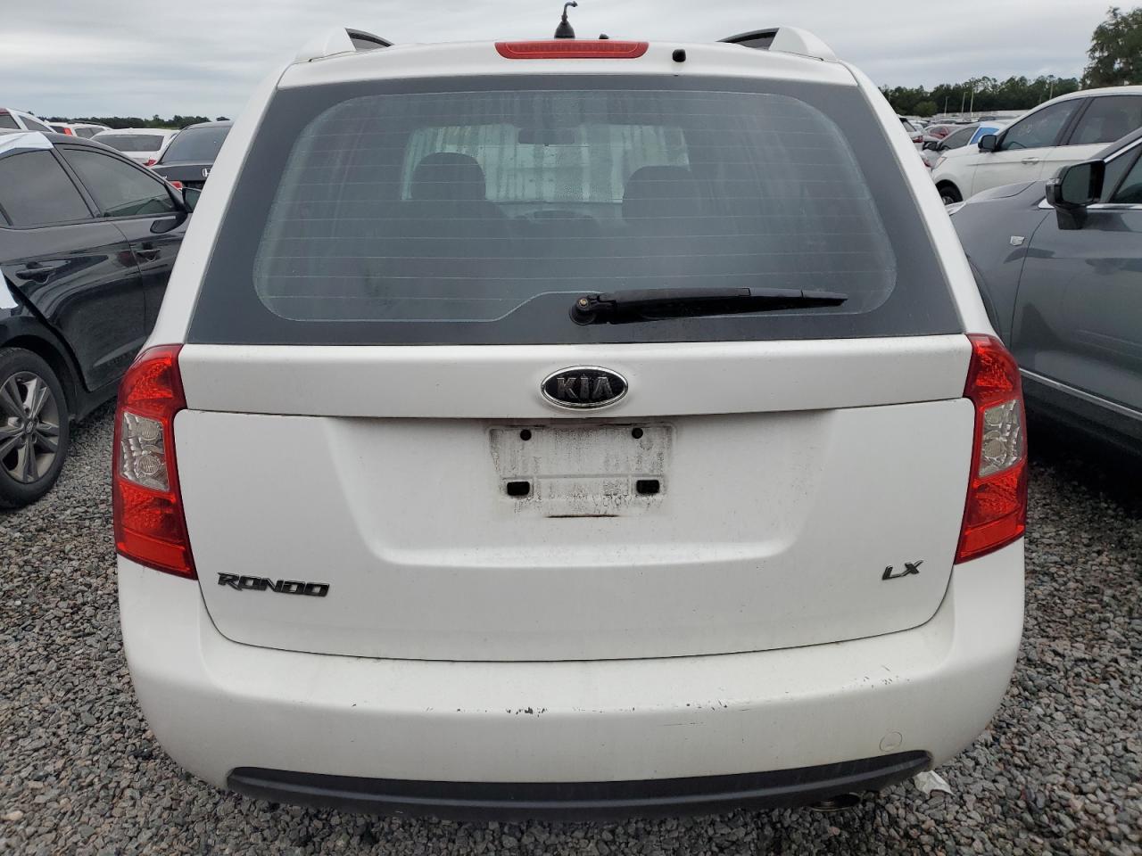 2007 Kia Rondo Base VIN: KNAFG525X77042511 Lot: 74114254