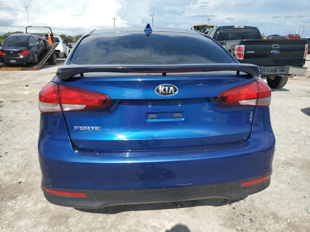 2018 Kia Forte Lx VIN: 3KPFL4A71JE246326 Lot: 74402084