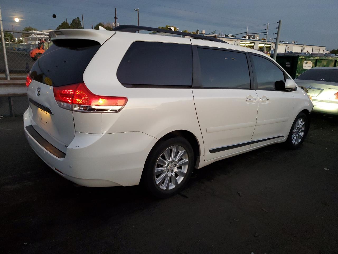 2011 Toyota Sienna - Image 3