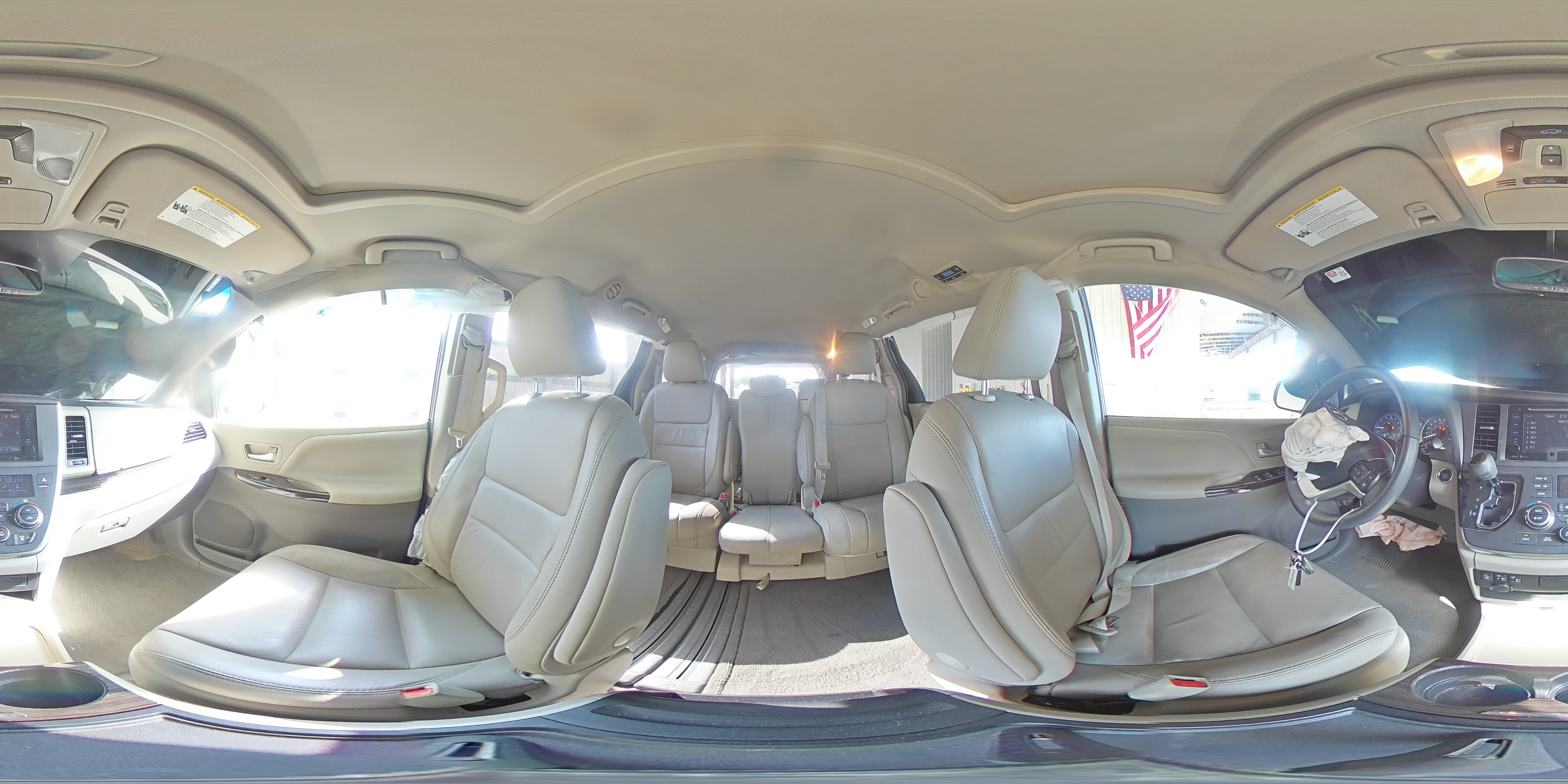 2015 Toyota Sienna - Image 15