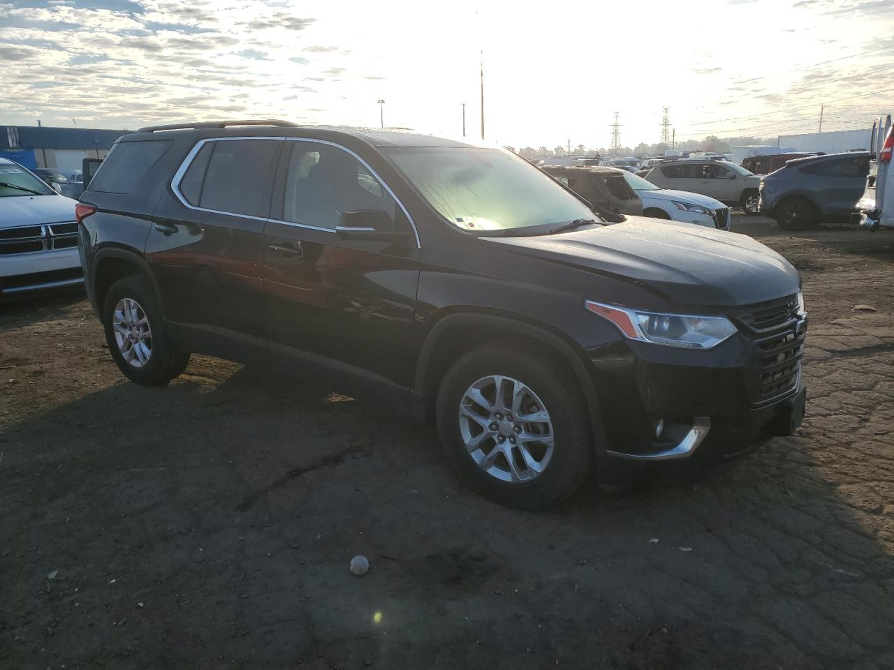 VIN 1GNERGKW7KJ115639 2019 CHEVROLET TRAVERSE no.4