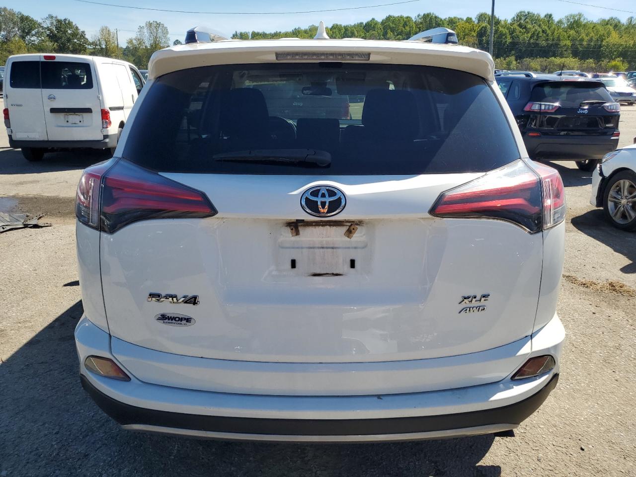 JTMRFREV5HJ712346 2017 Toyota Rav4 Xle