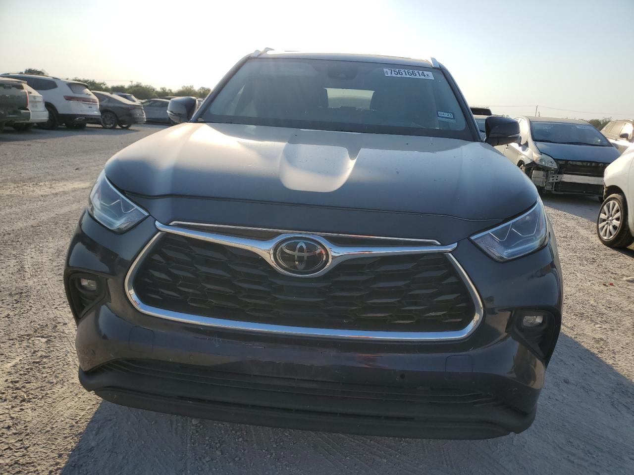 2020 Toyota Highlander - Image 5