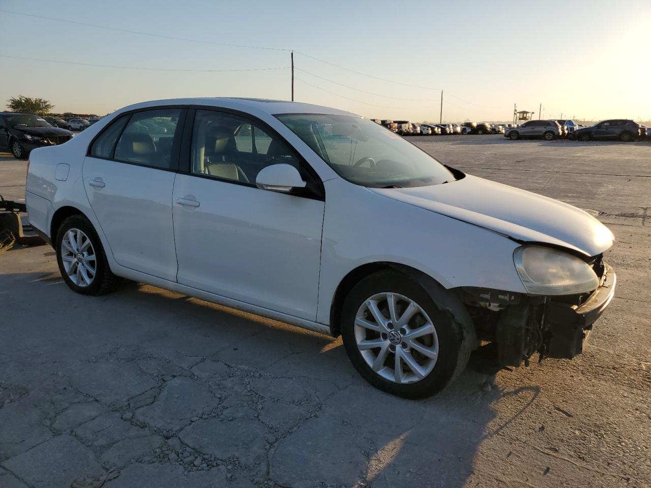 2010 Volkswagen Jetta - Image 4