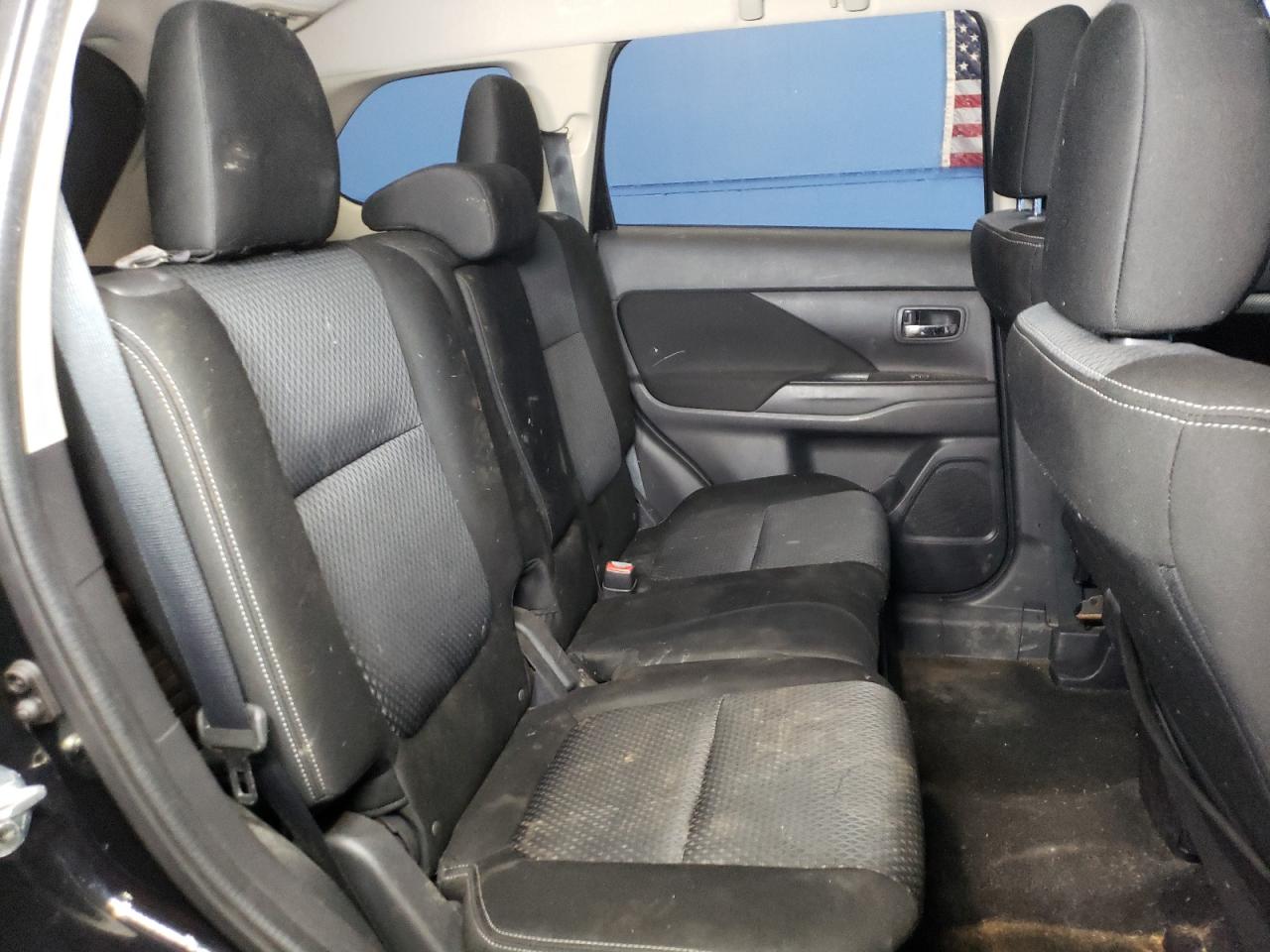 2016 Mitsubishi Outlander - Image 11