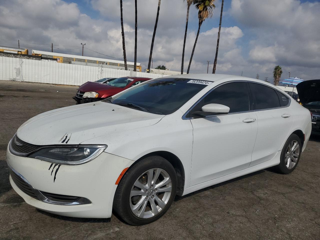 2015 Chrysler 200 Limited de vânzare în Van Nuys, CA - Minor Dent/Scratches