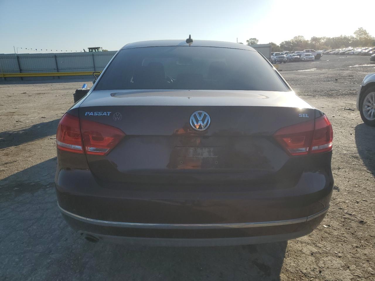 2012 Volkswagen Passat Sel VIN: 1VWCH7A30CC057158 Lot: 77617664