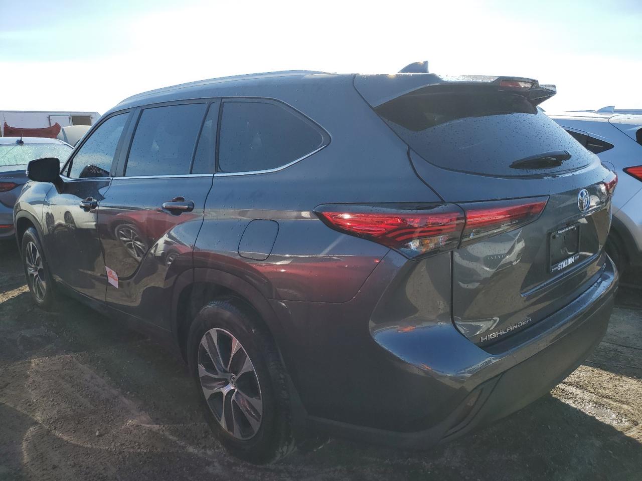 5TDKDRAH5PS518215 2023 TOYOTA HIGHLANDER - Image 2