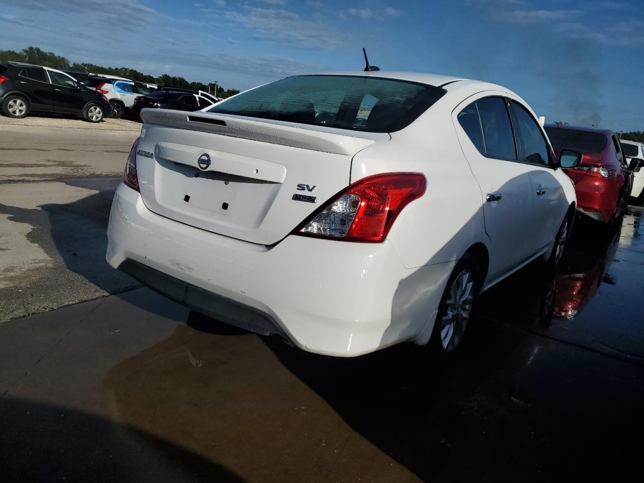 2019 Nissan Versa - Image 3