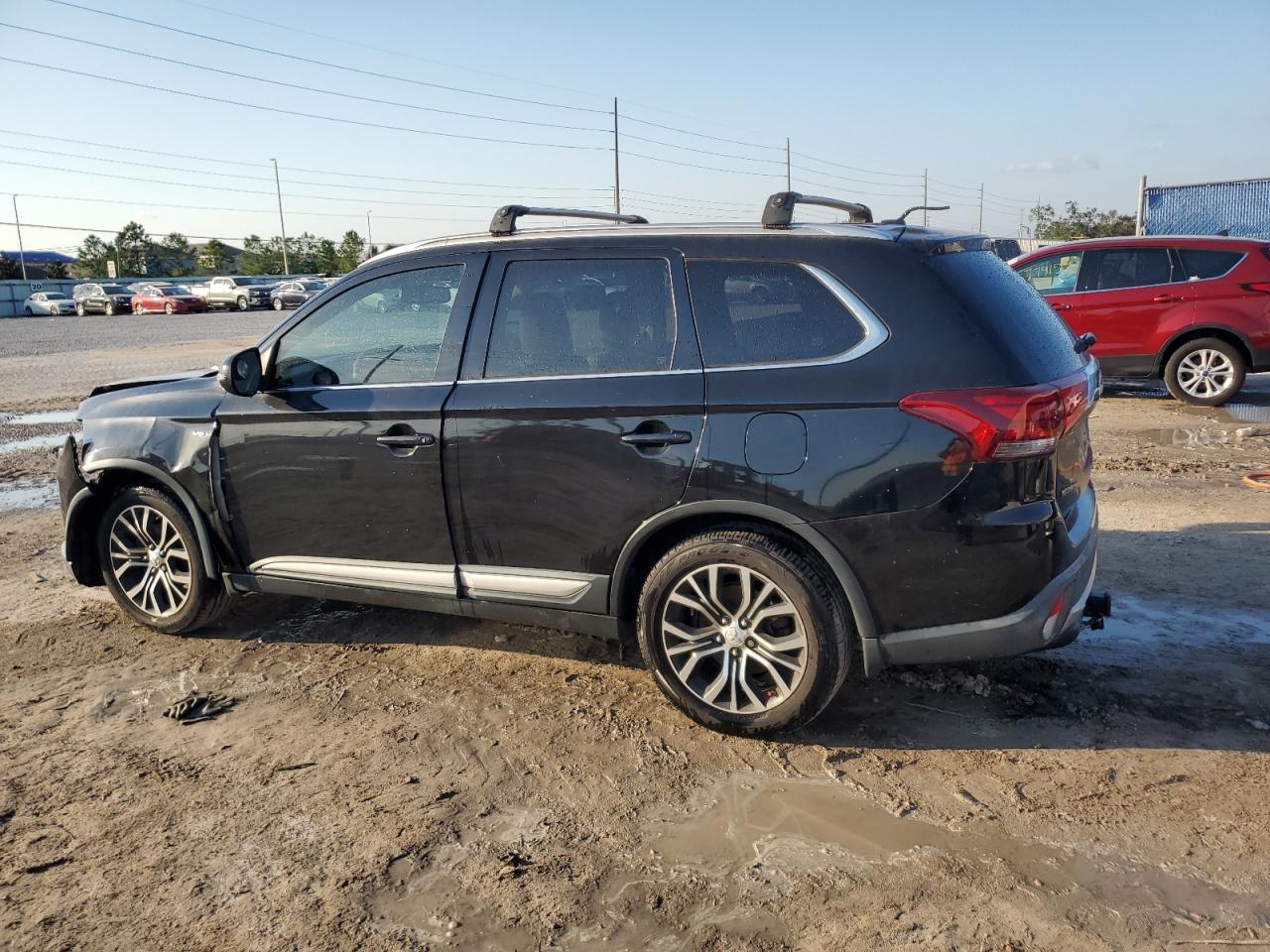 2016 Mitsubishi Outlander - Image 2