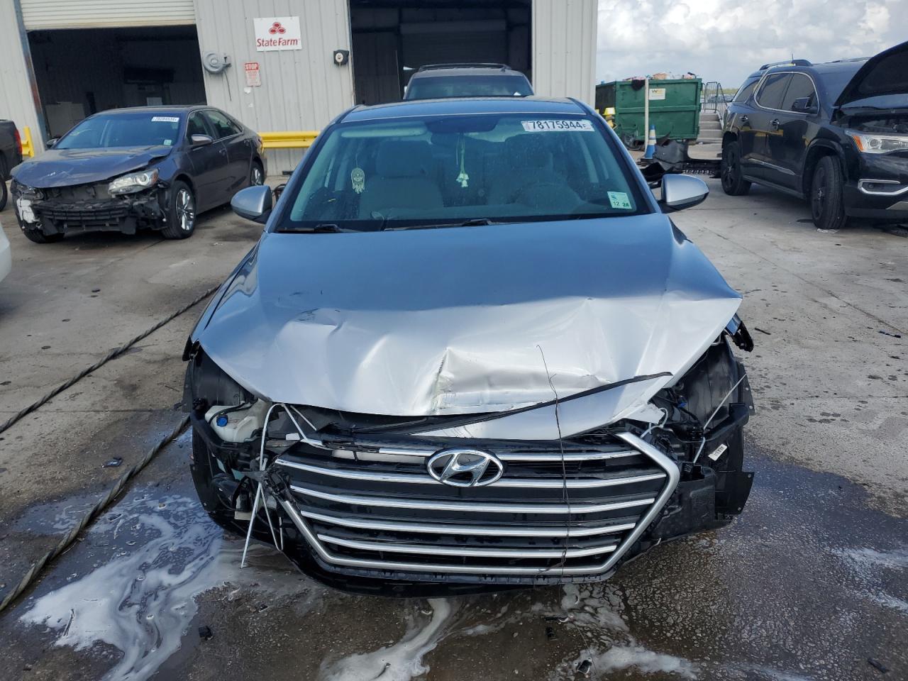 2017 Hyundai Elantra - Image 5