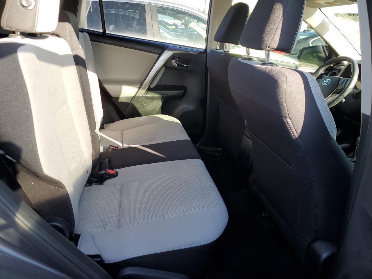 2018 Toyota RAV 4 - Image 11