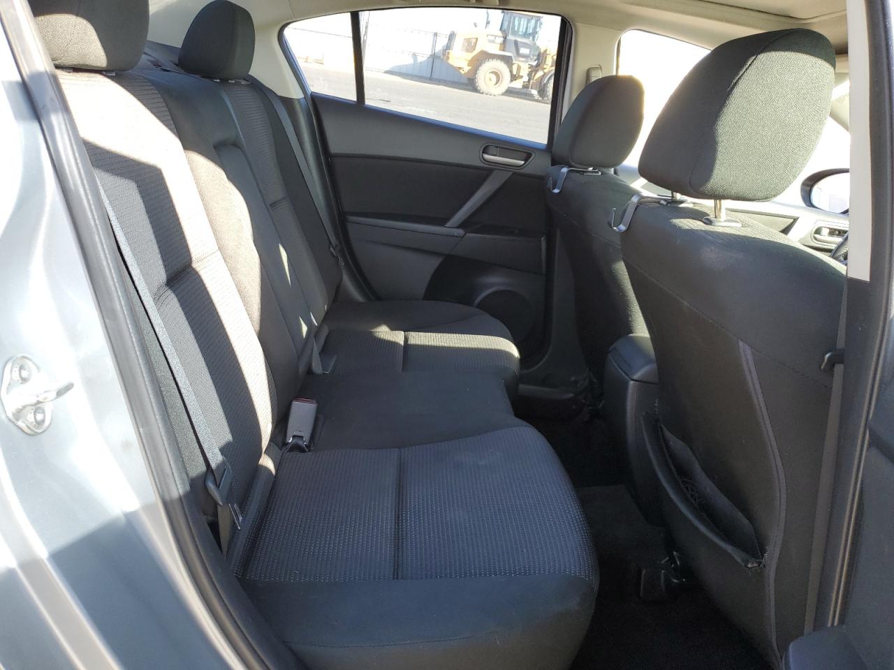 2013 Mazda 3 - Image 10