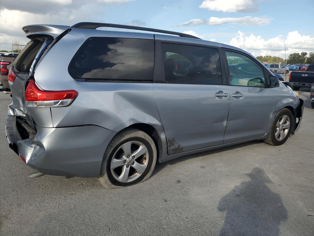 2012 Toyota Sienna - Image 3
