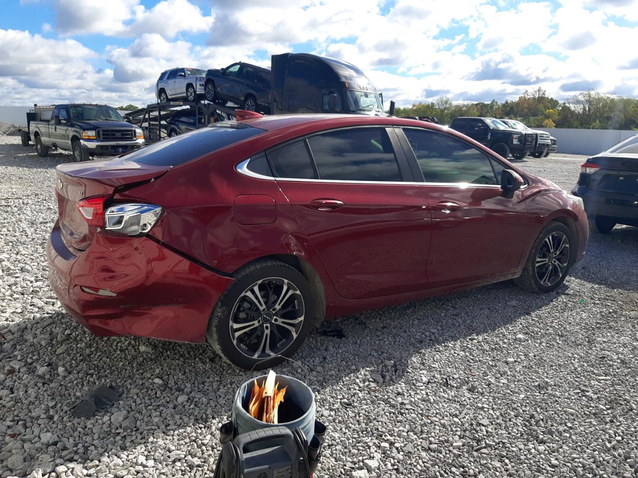 2018 Chevrolet Cruze - Image 3