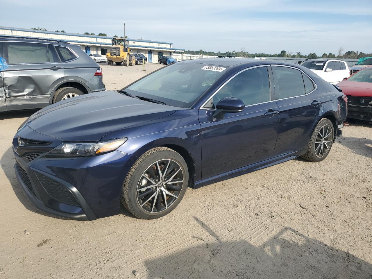 4T1G11AK6MU452594 2021 TOYOTA CAMRY - Image 1