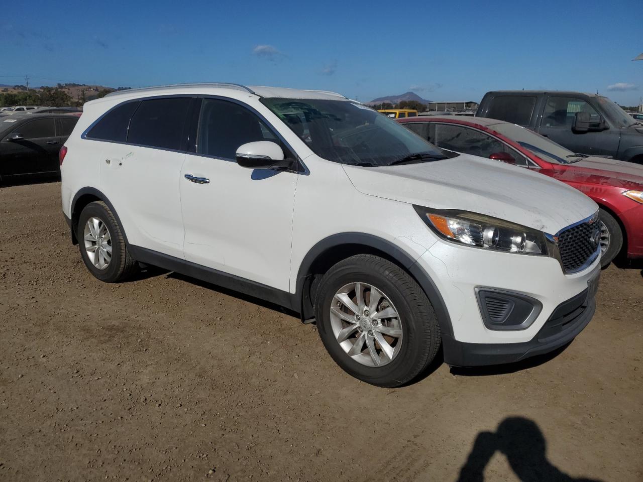 VIN 5XYPG4A35GG063223 2016 KIA SORENTO no.4