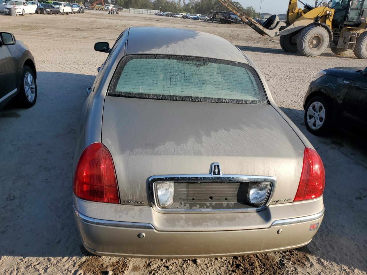 2004 Lincoln Town Car Executive VIN: 1LNHM81W14Y684827 Lot: 74960634