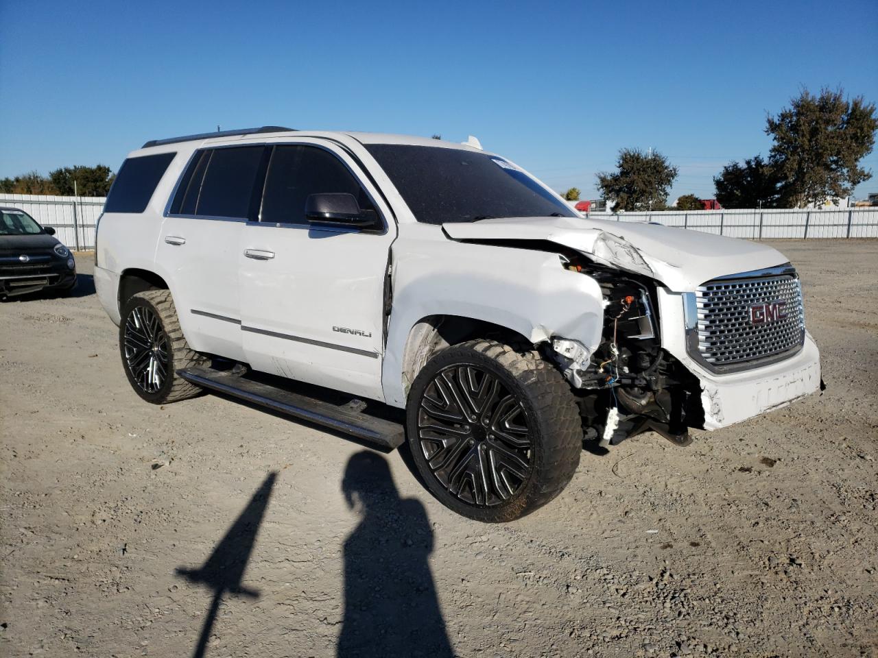2017 GMC Yukon - Image 4
