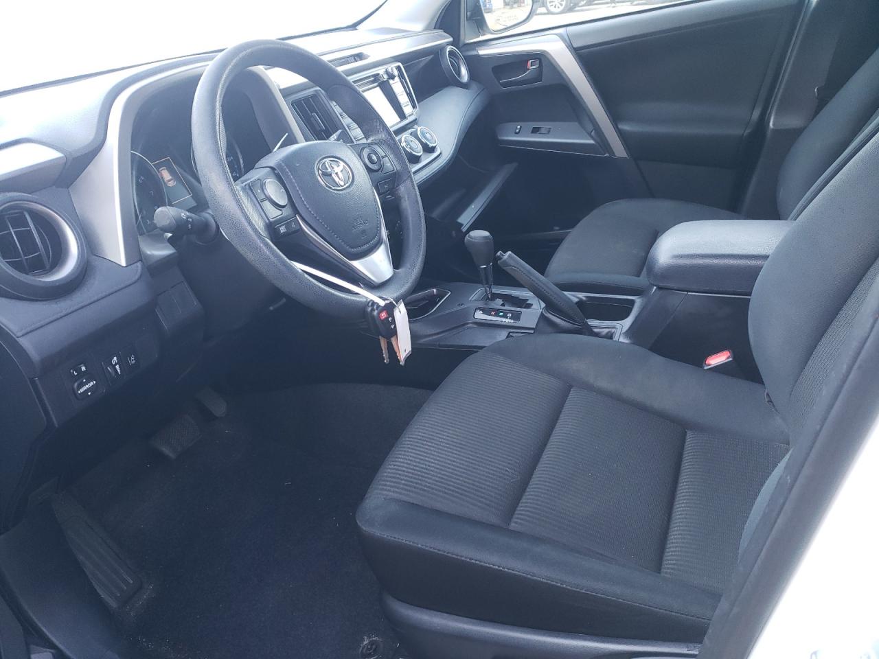 JTMZFREV0JJ212293 2018 Toyota Rav4 Le