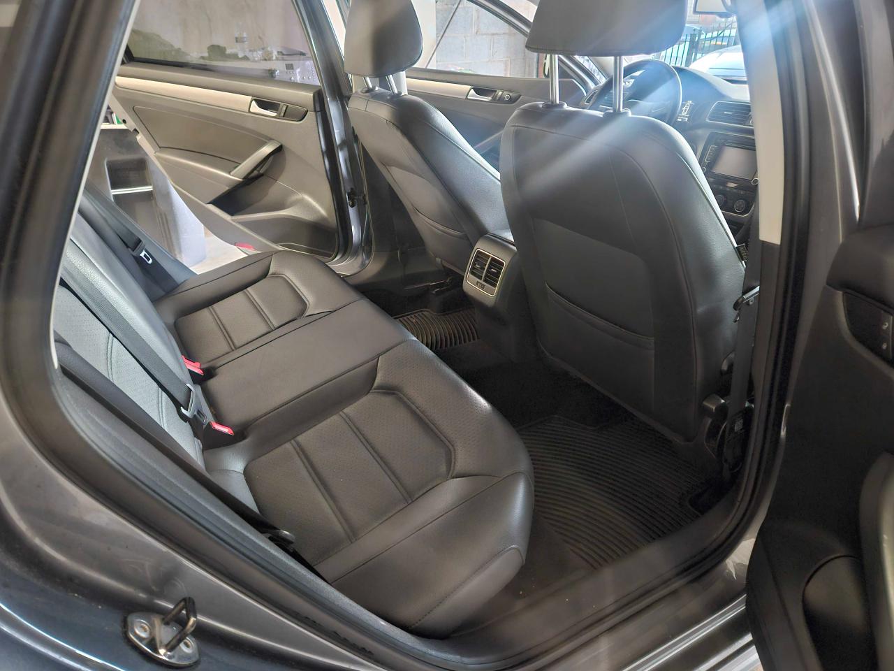 2014 Volkswagen Passat - Image 6