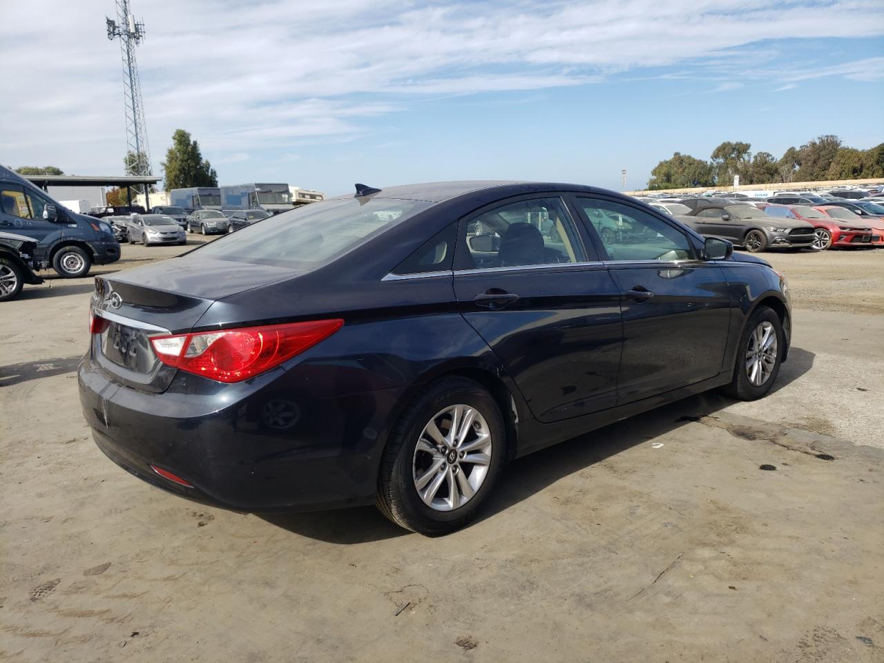 2013 Hyundai Sonata - Image 3