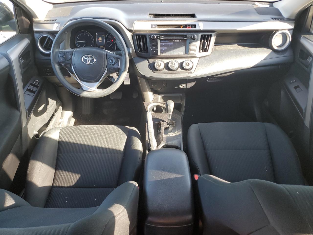 2T3BFREVXJW758957 2018 Toyota Rav4 Le