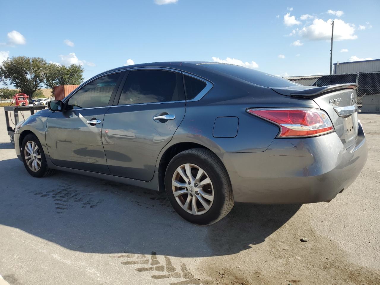 2014 Nissan Altima - Image 2