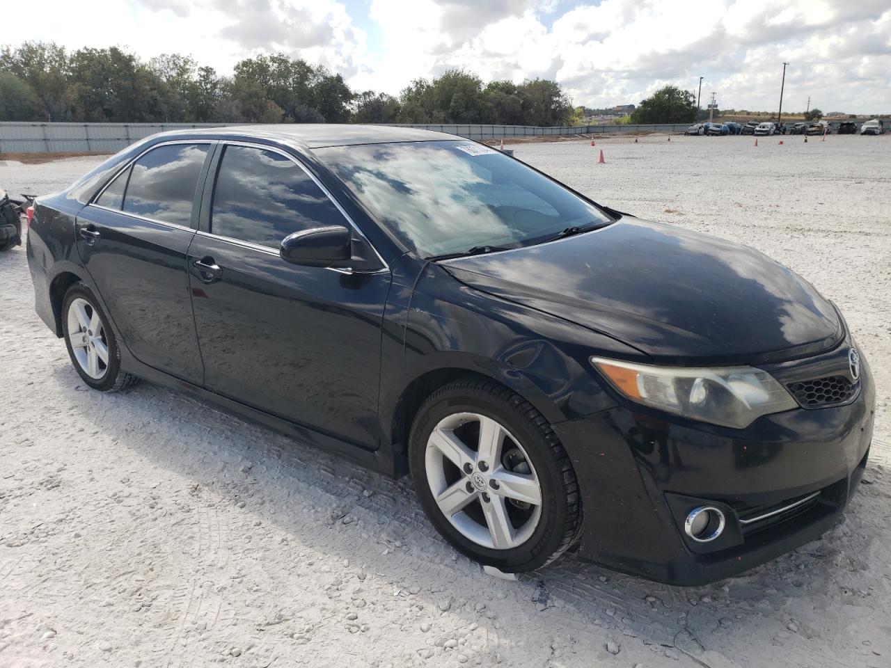 2014 Toyota Camry - Image 4