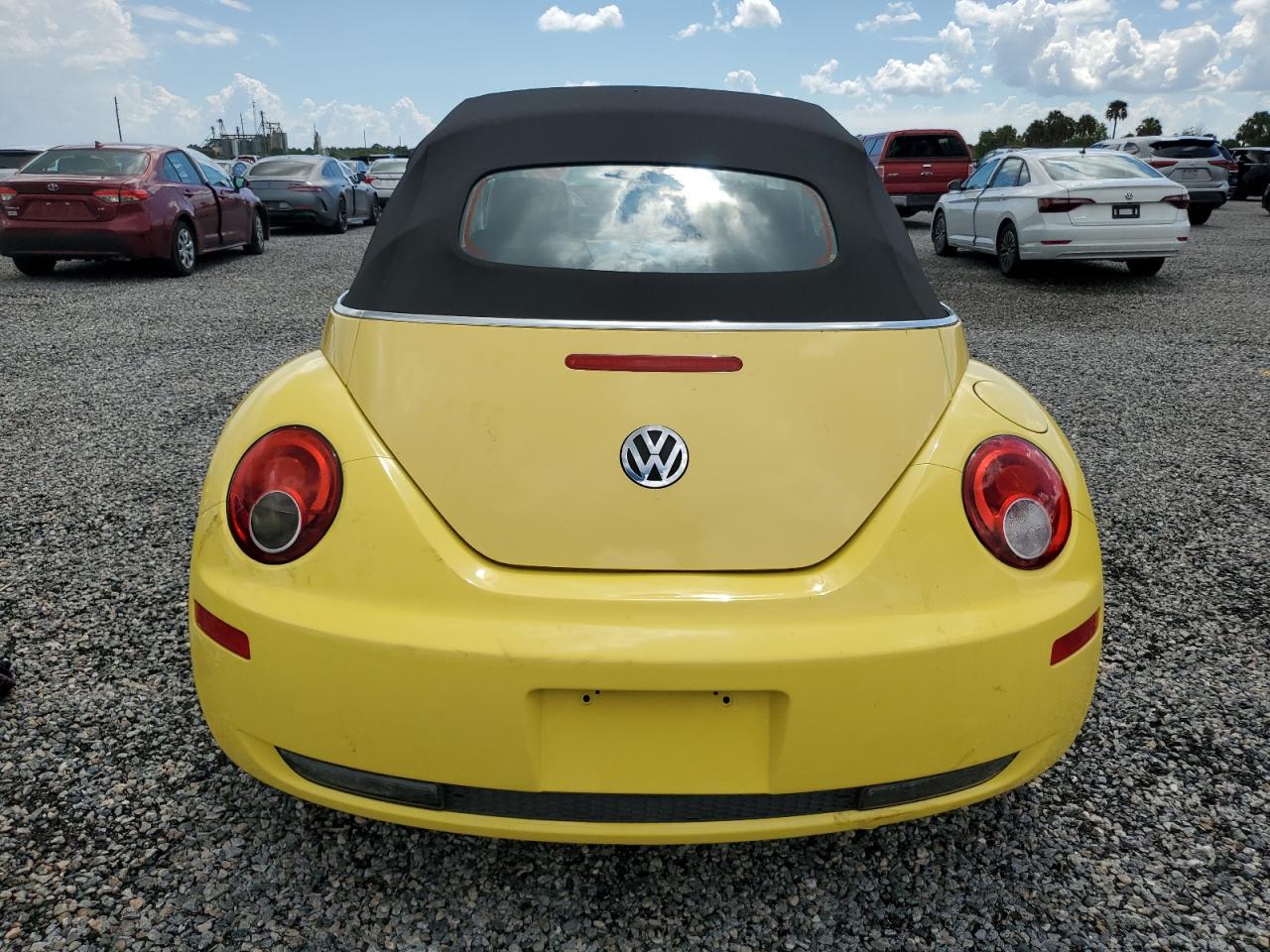 3VWRF31YX7M420302 2007 Volkswagen New Beetle Convertible Option Package 1