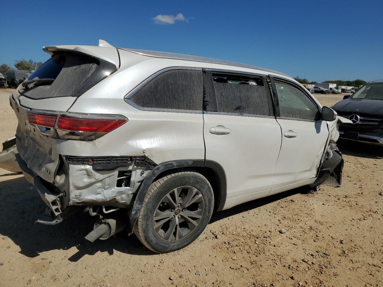 VIN 5TDKKRFH0GS136009 2016 TOYOTA HIGHLANDER no.3