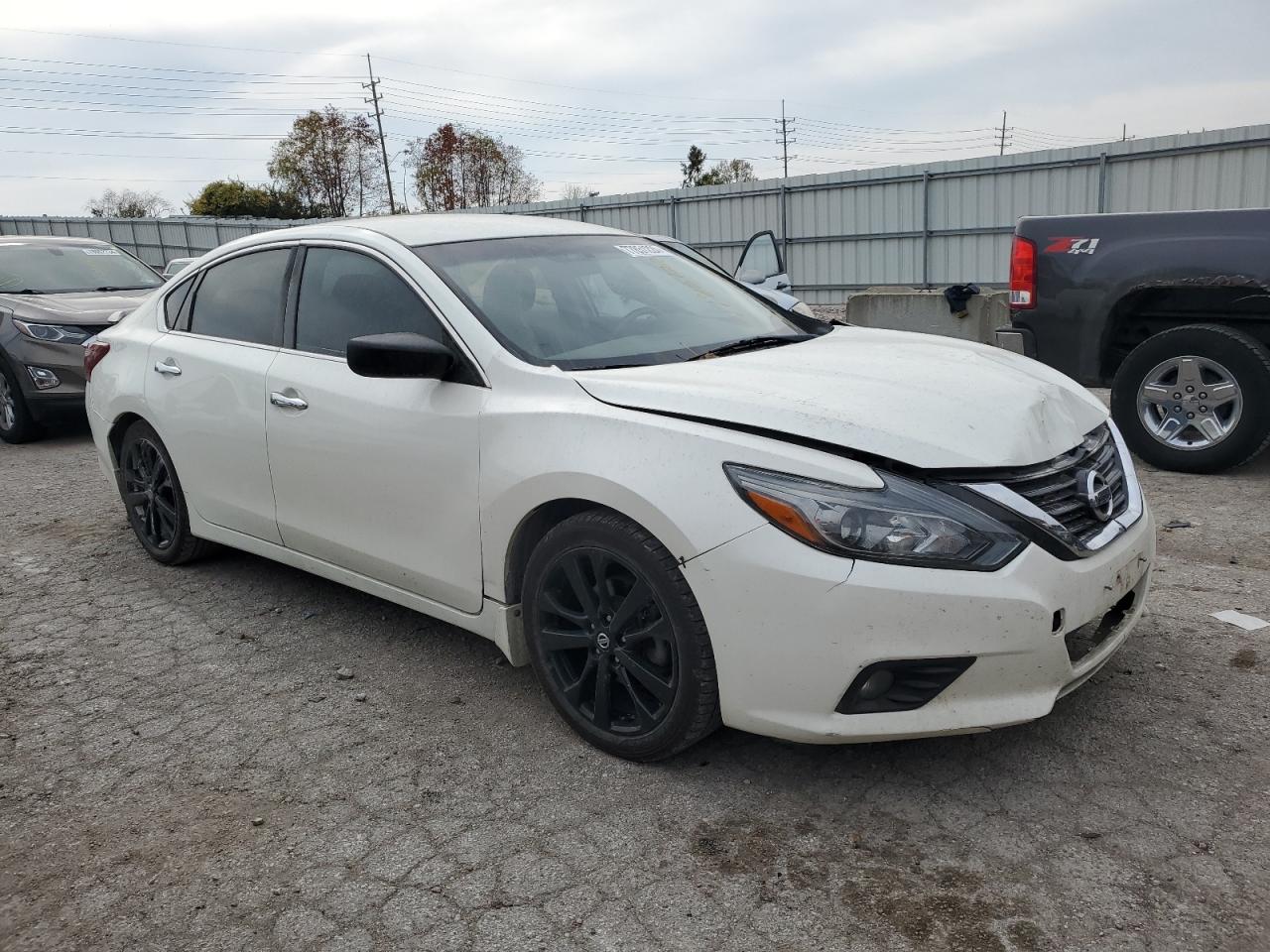 2017 Nissan Altima - Image 4