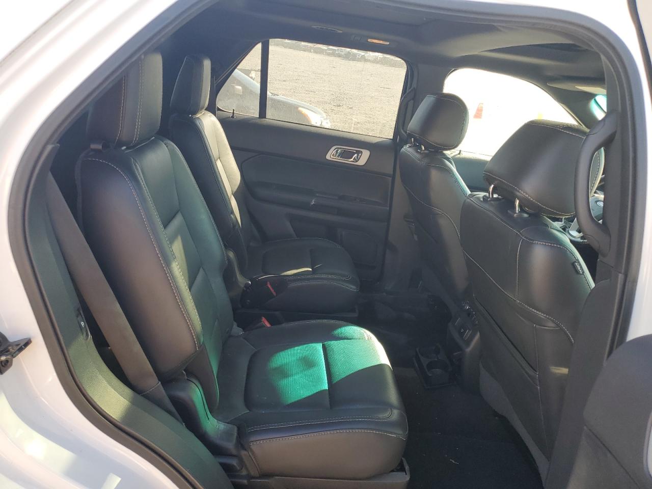 2015 Ford Explorer - Image 10
