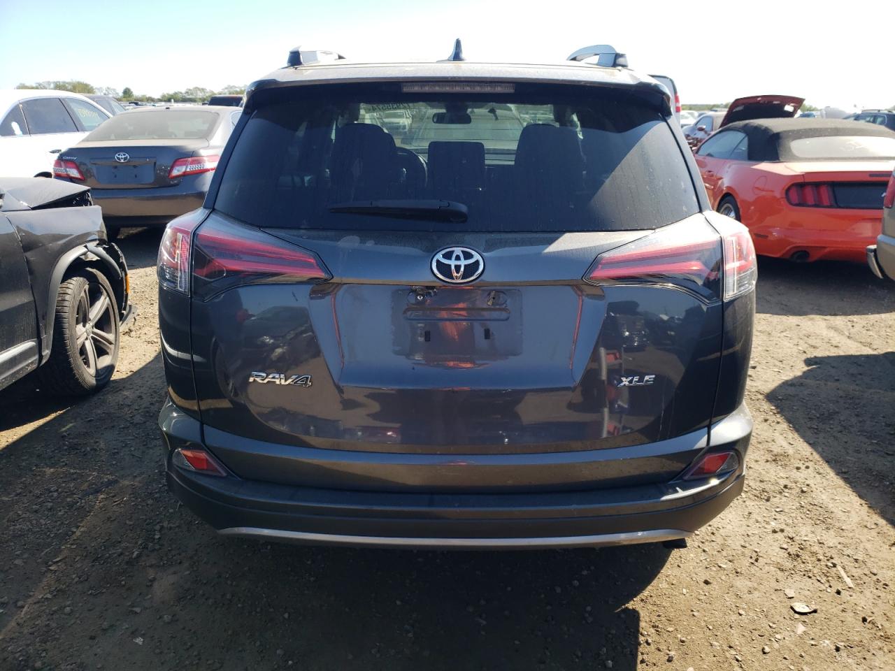 2T3WFREV9JW519773 2018 Toyota Rav4 Adventure