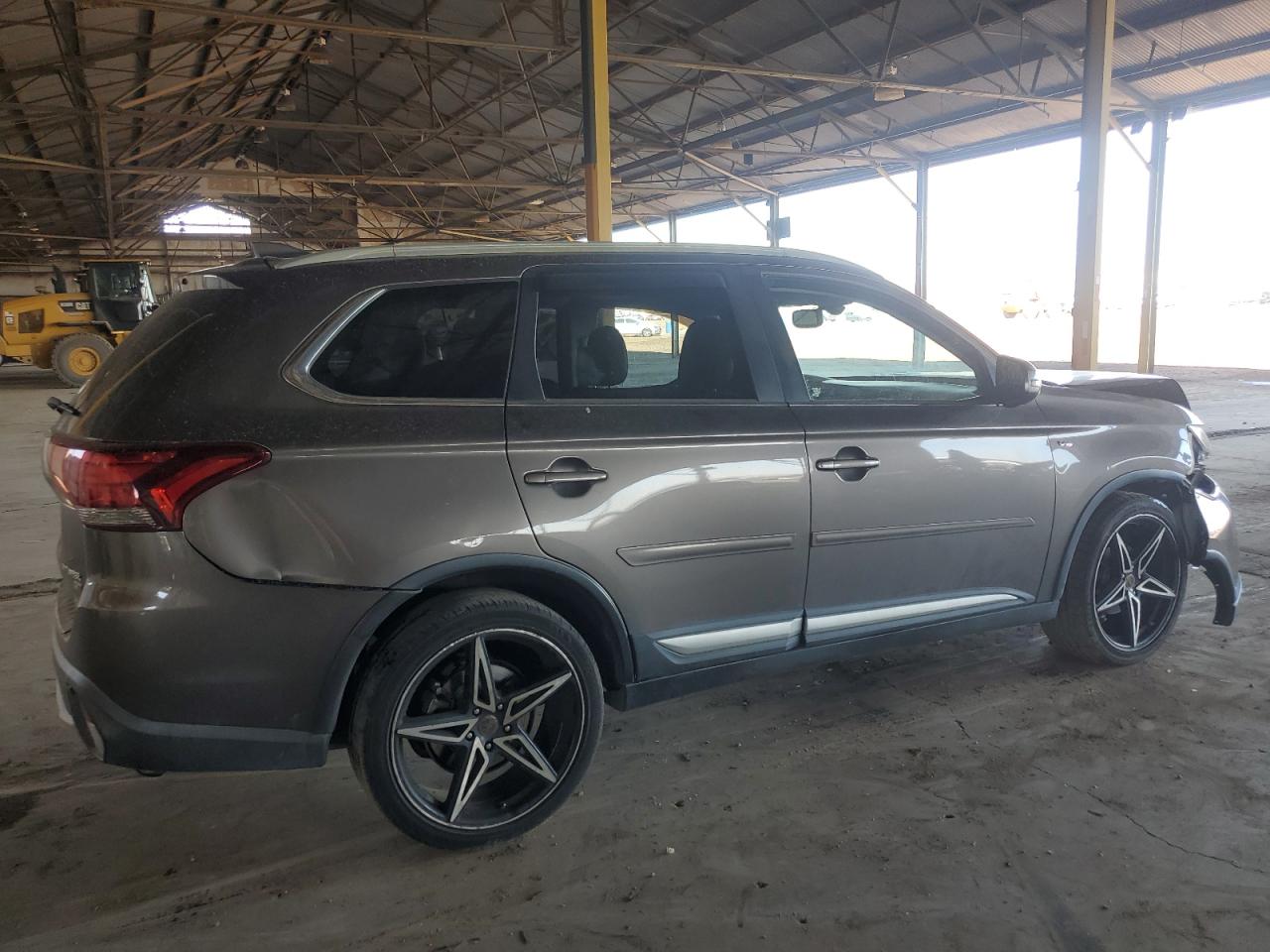 2017 Mitsubishi Outlander - Image 3