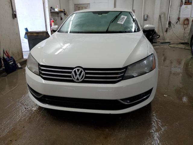  VOLKSWAGEN PASSAT 2014 Белый