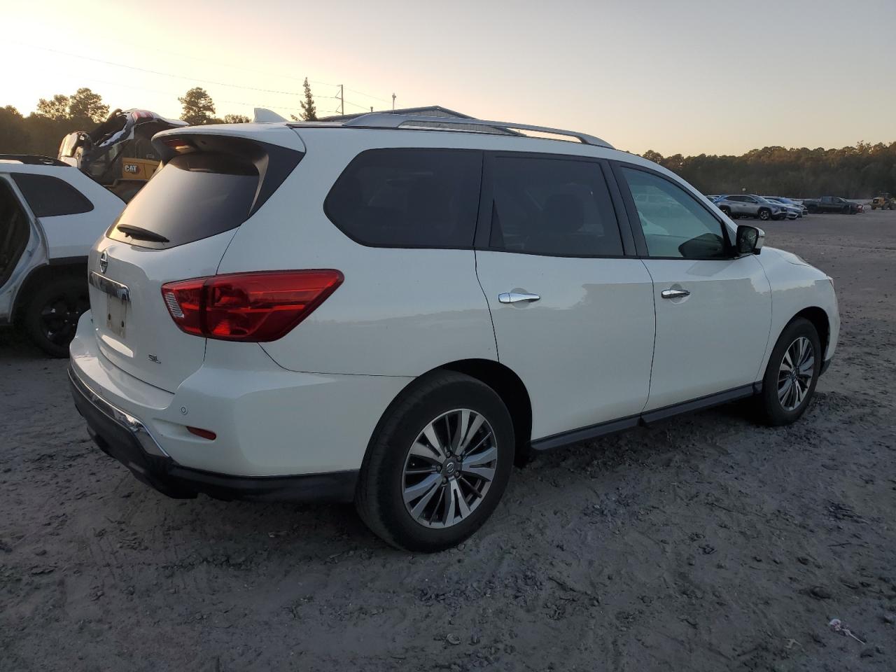 2020 Nissan Pathfinder - Image 3