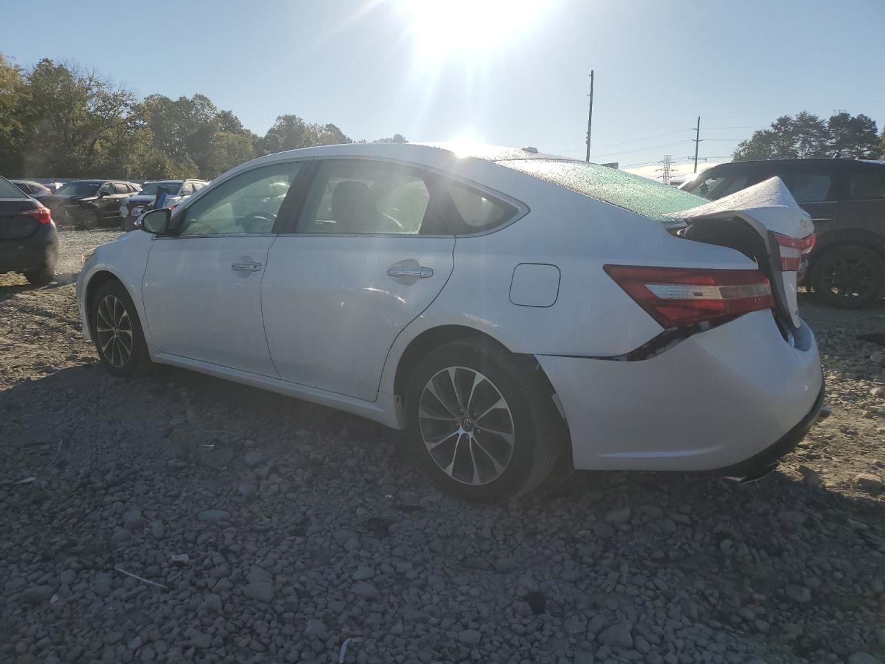 4T1BK1EB5HU254824 2017 TOYOTA AVALON - Image 2