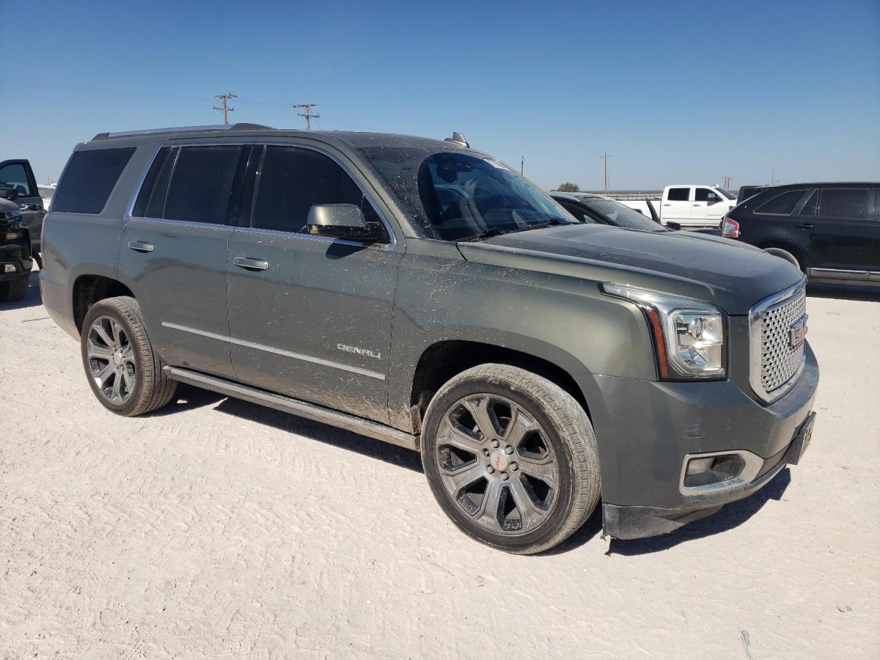 2017 GMC Yukon - Image 4