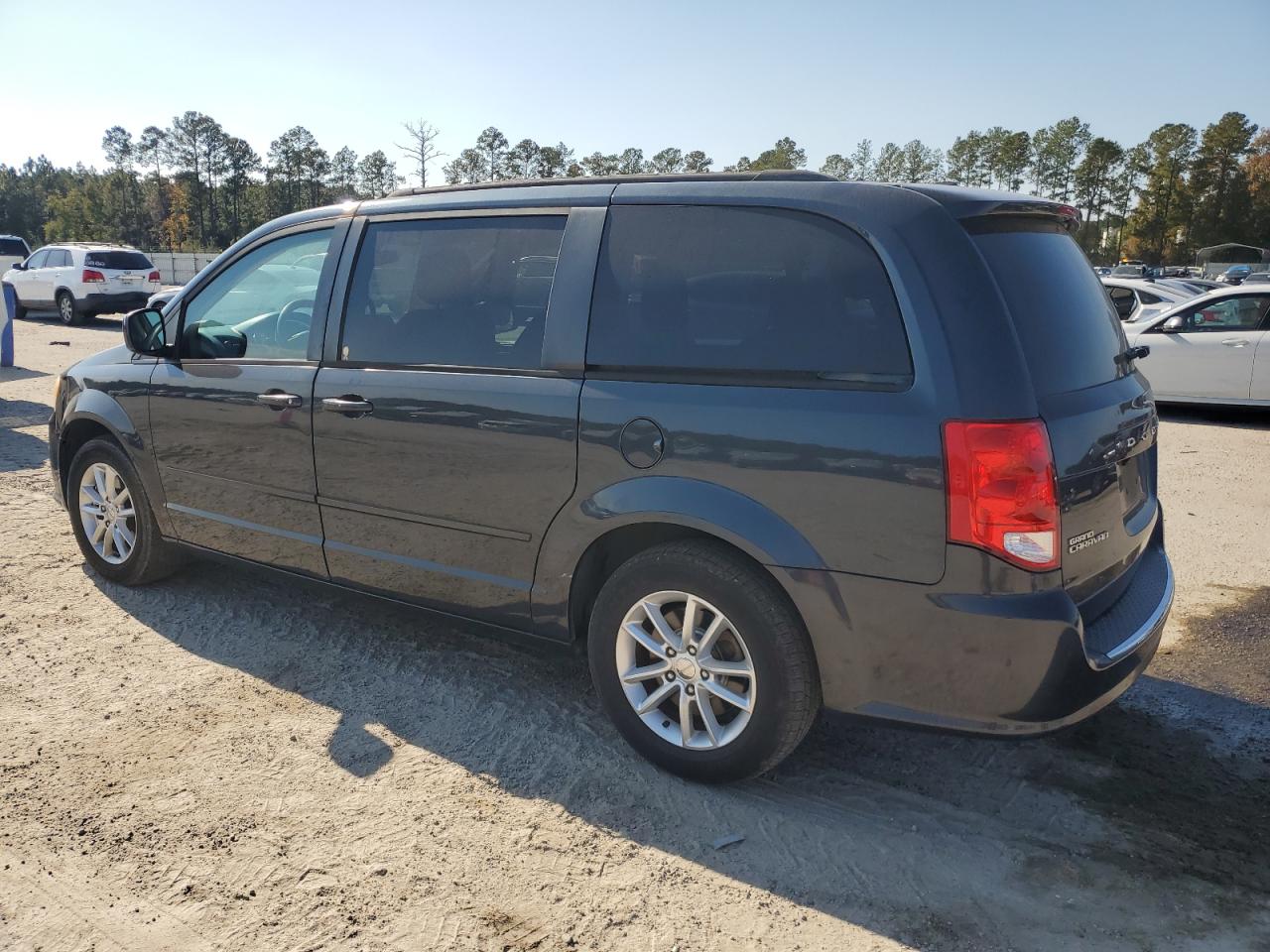 2014 Dodge Caravan - Image 2
