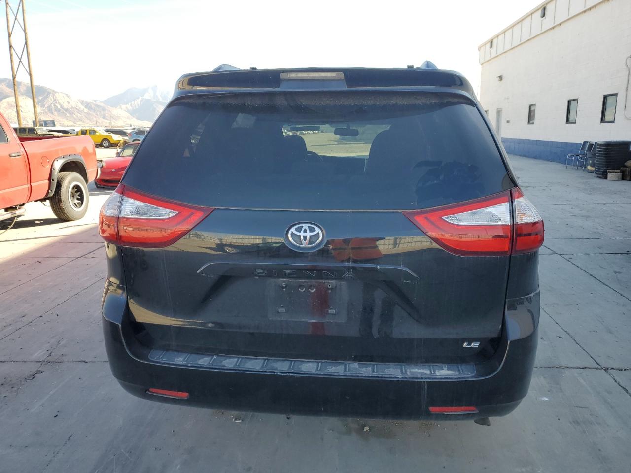 VIN 5TDKZ3DC7HS848888 2017 TOYOTA SIENNA no.6