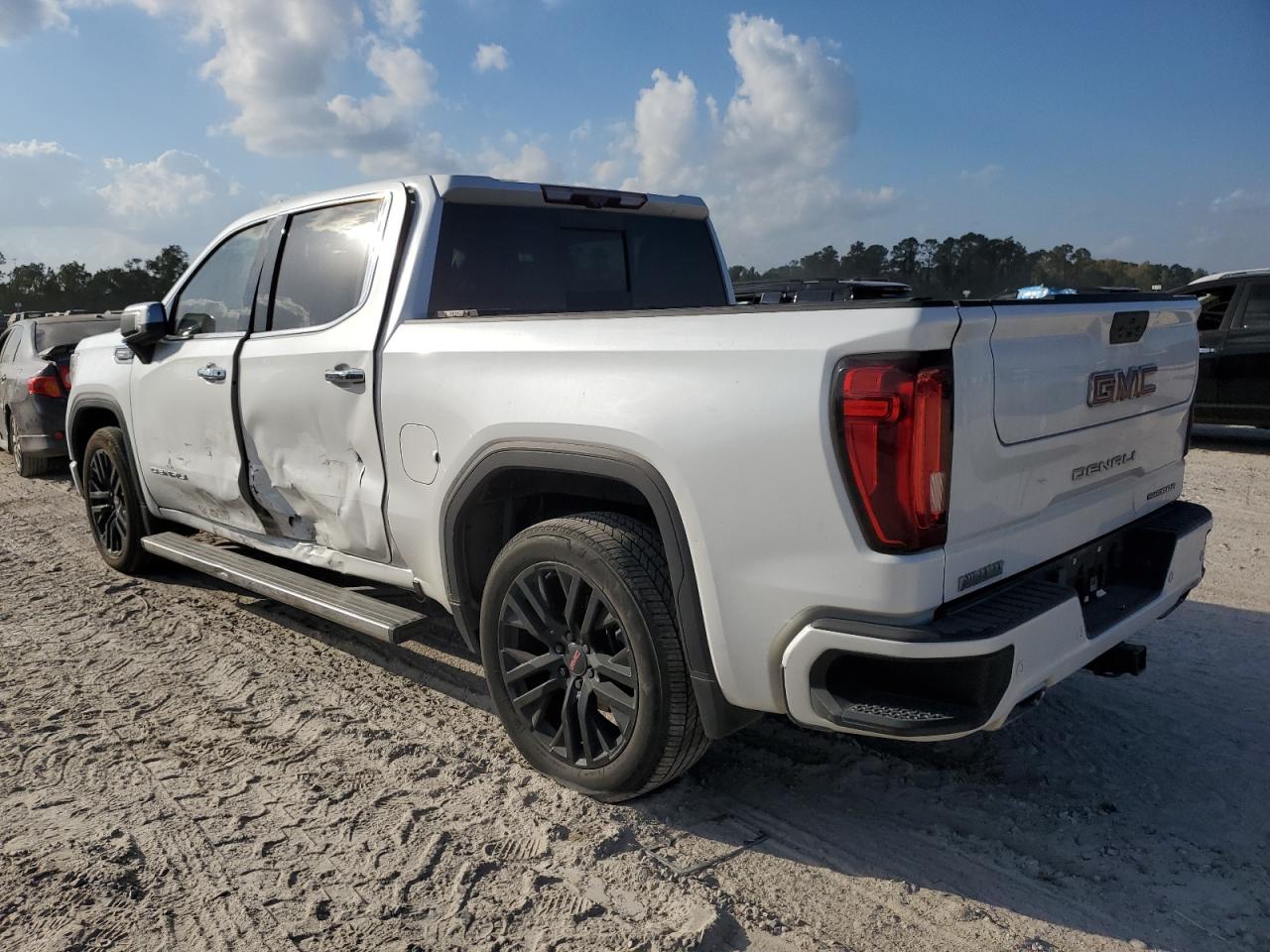 2021 GMC Sierra - Image 2