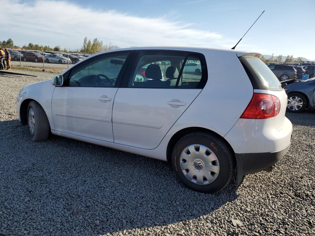 2009 Volkswagen Golf - Image 2