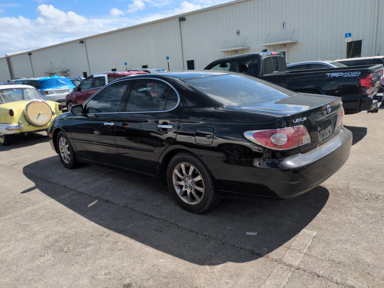 2004 Lexus ES - Image 2