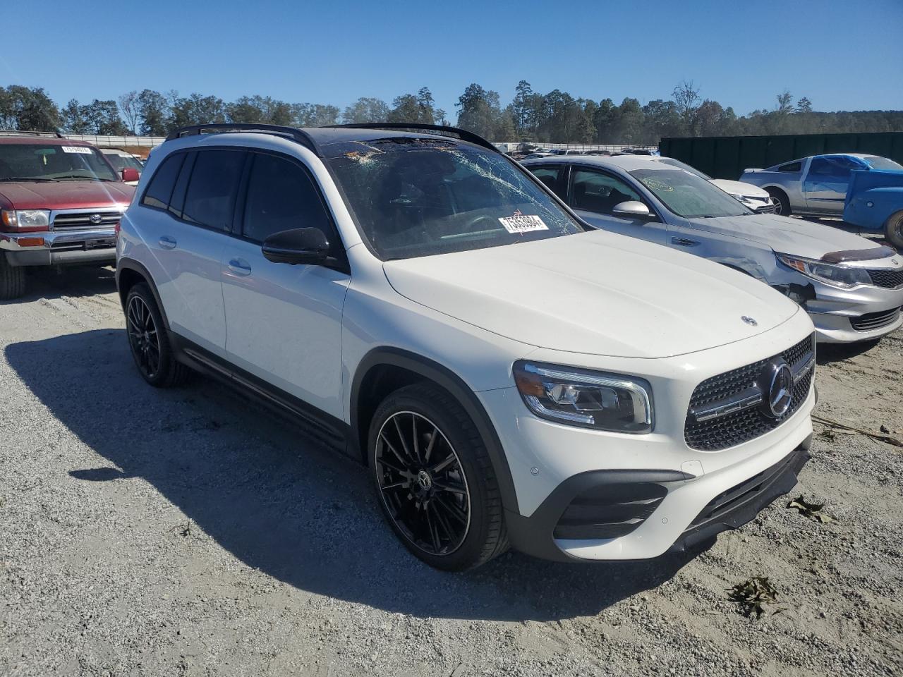 2023 Mercedes-Benz GLB - Image 4