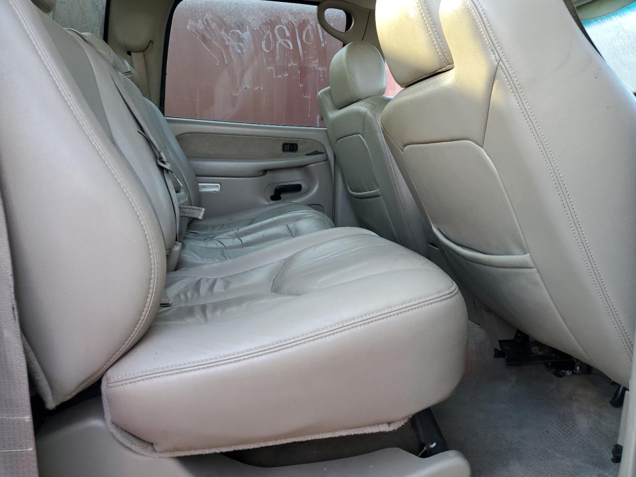 2003 Chevrolet Silverado - Image 10