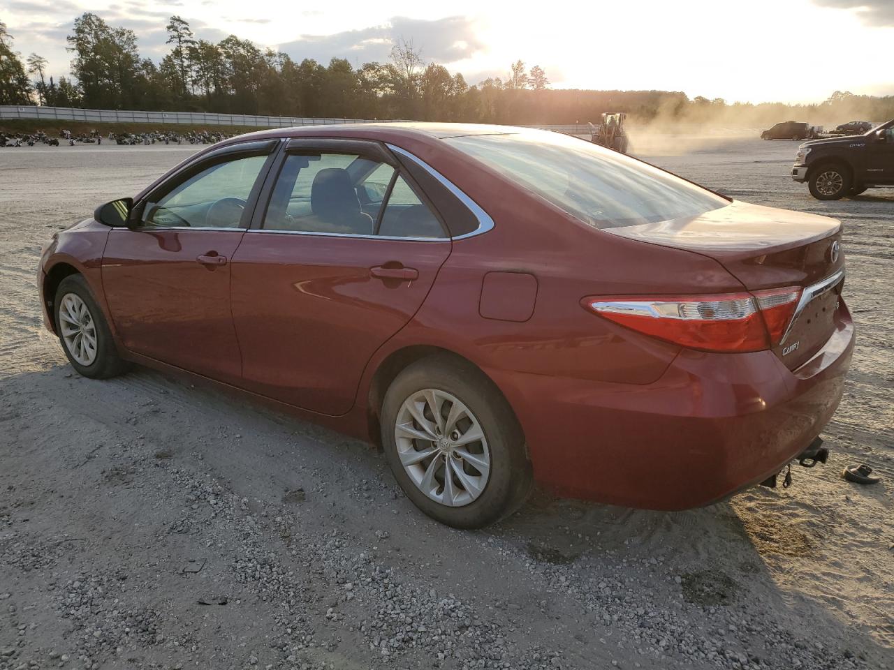 4T1BF1FK3HU752894 2017 TOYOTA CAMRY - Image 2