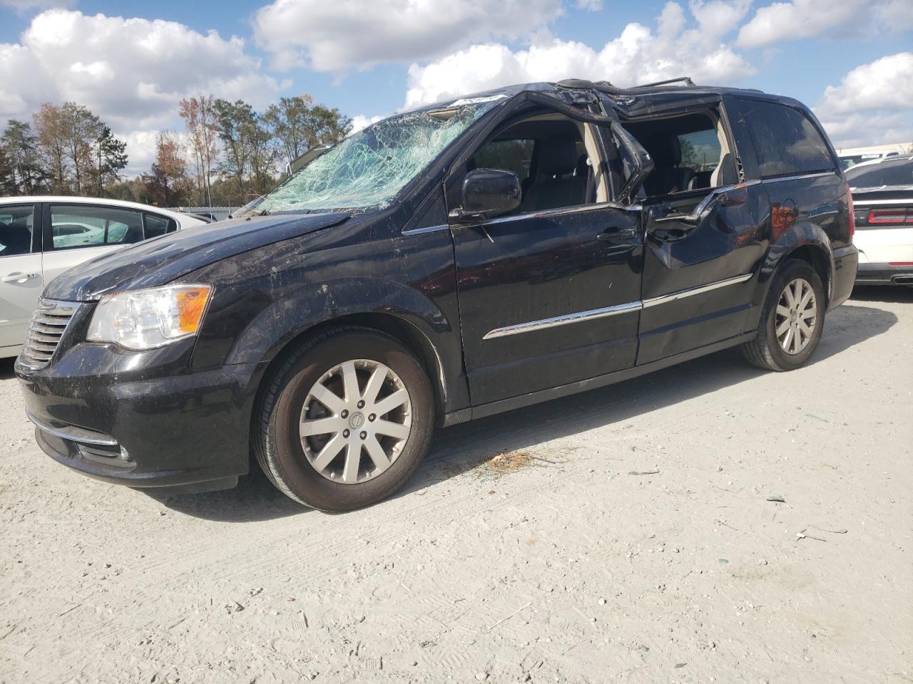 2016 Chrysler Town & Country - Image 1