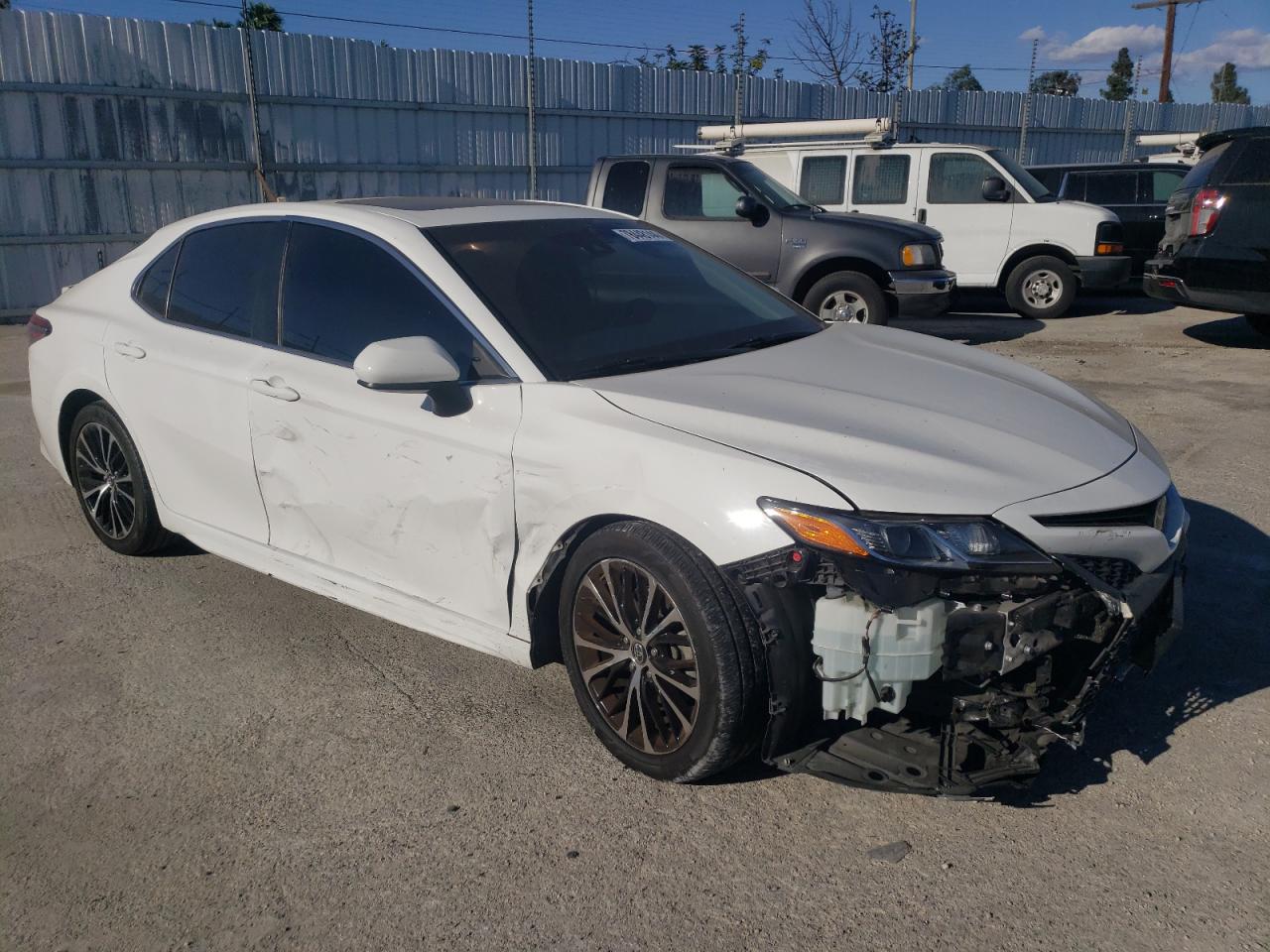 VIN 4T1B11HKXJU113445 2018 TOYOTA CAMRY no.4